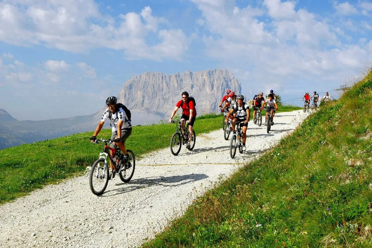 Mountainbike vor dem Langkofel