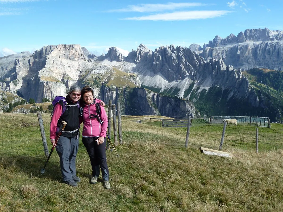 Wanderer in den Grödner Dolomiten